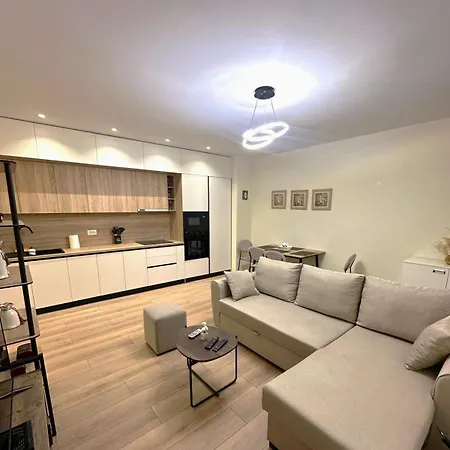Tirana's Comfy Apartamento